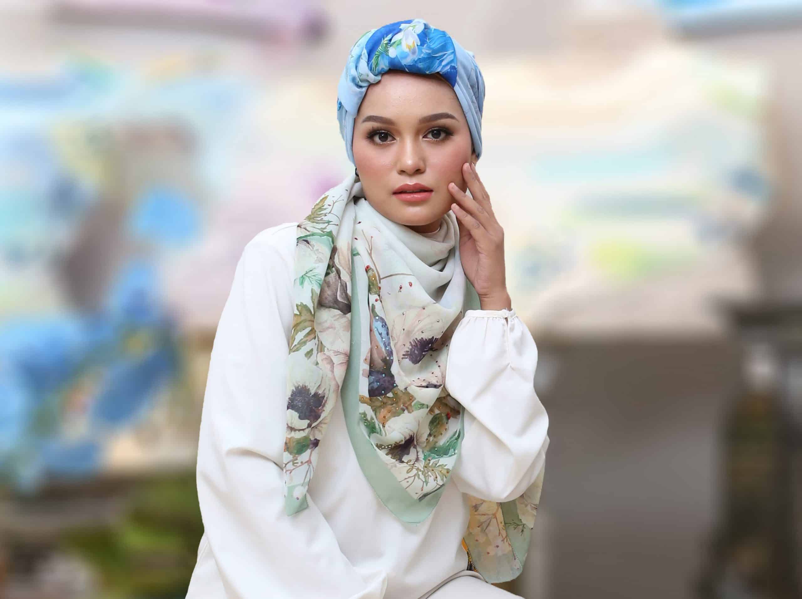 HYDRANGEA SERIES SCARF IN COTTON VOILE IN BLUE OCEAN AND GREEN MIST
